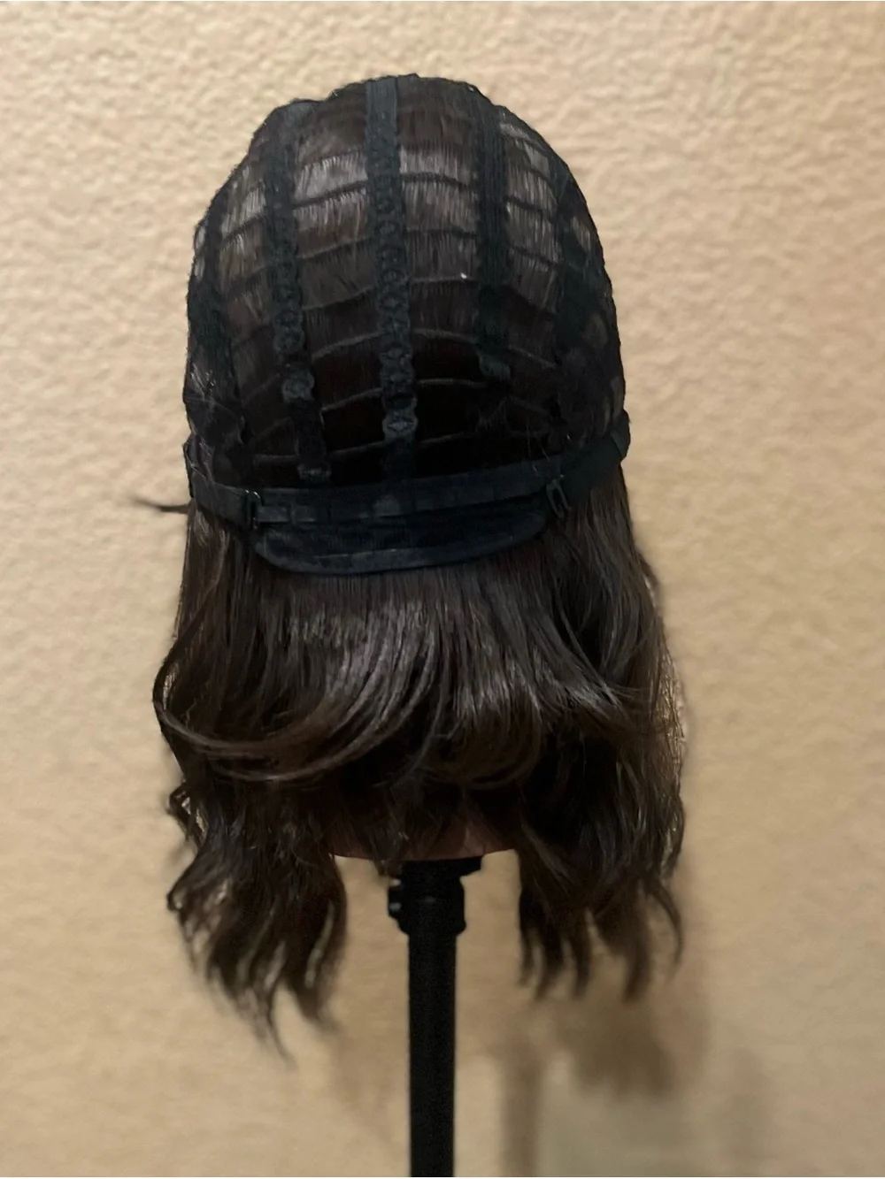Stylish Women’s Shoulder-Length Wig with Bangs - Brown